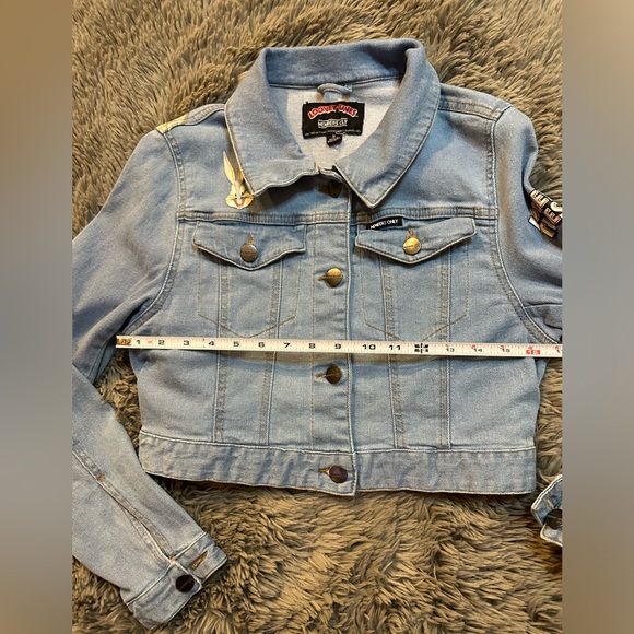 Members Only Women's Looney Tunes Bugs Bunny Denim Jacket Size Small - Picture 11 of 11